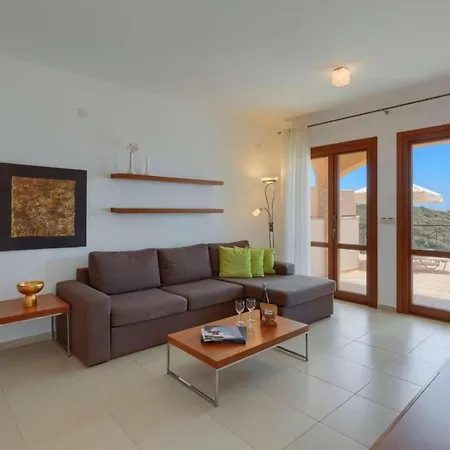Theseus Village Te02 *