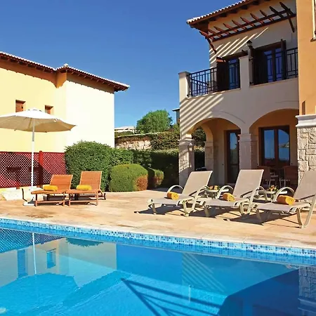 Theseus Village Te02